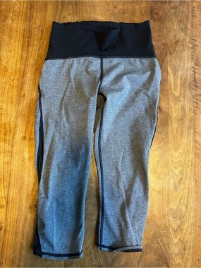 lululemon athletica Gray and Black Women's Capris